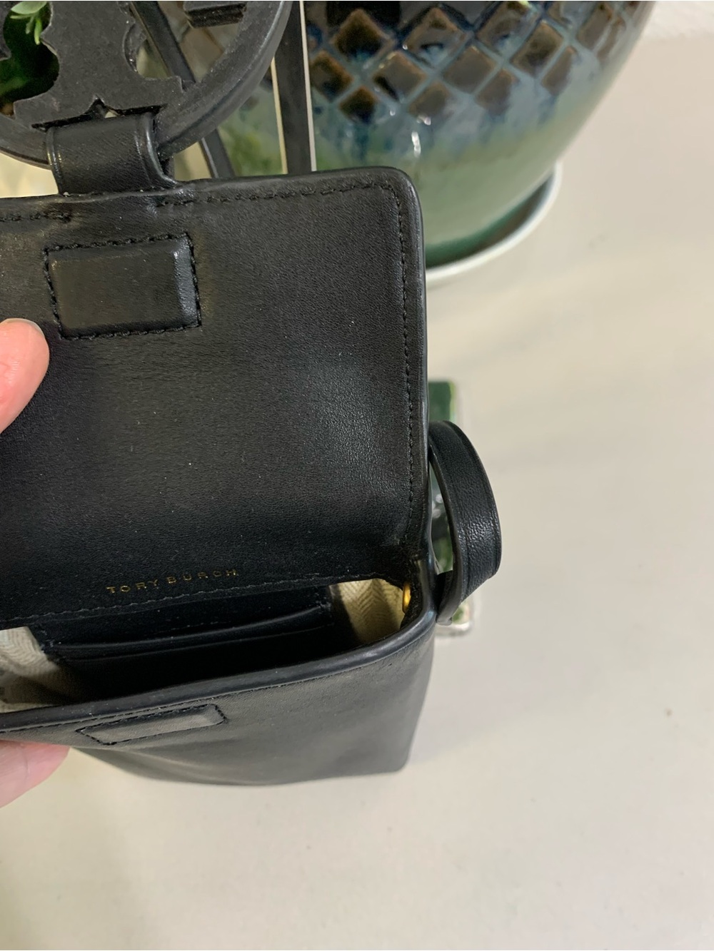 Tory Burch Black Leather Crossbody Phone Bag with Gold Emblem - Picture 8 of 9